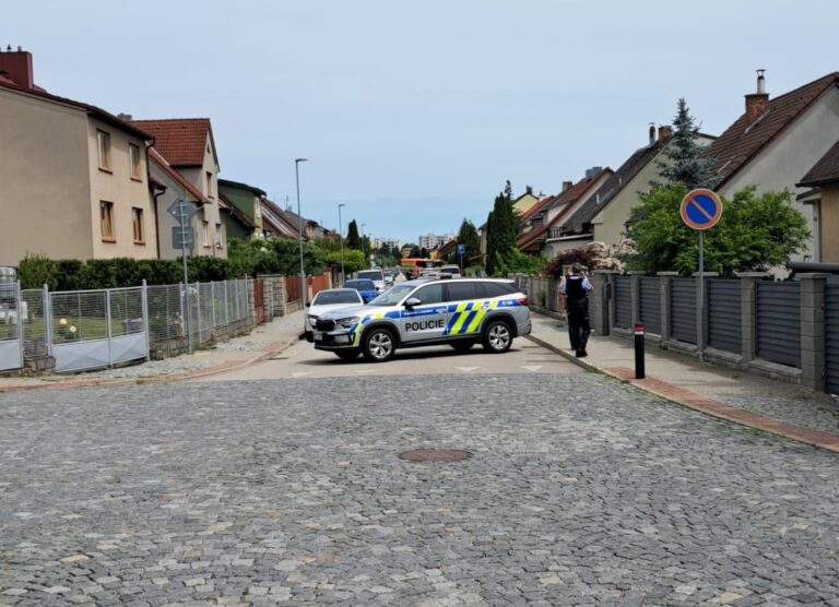 ve-strakonicich-zasahuji-policiste-kvuli-ozbrojenemu-muzi
