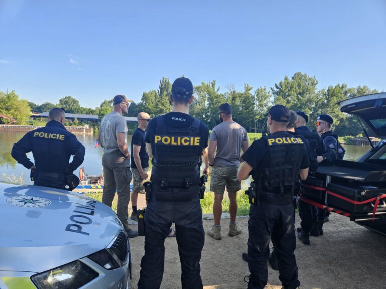 potapeci-a-policiste-hledaji-v-pardubicich-muze