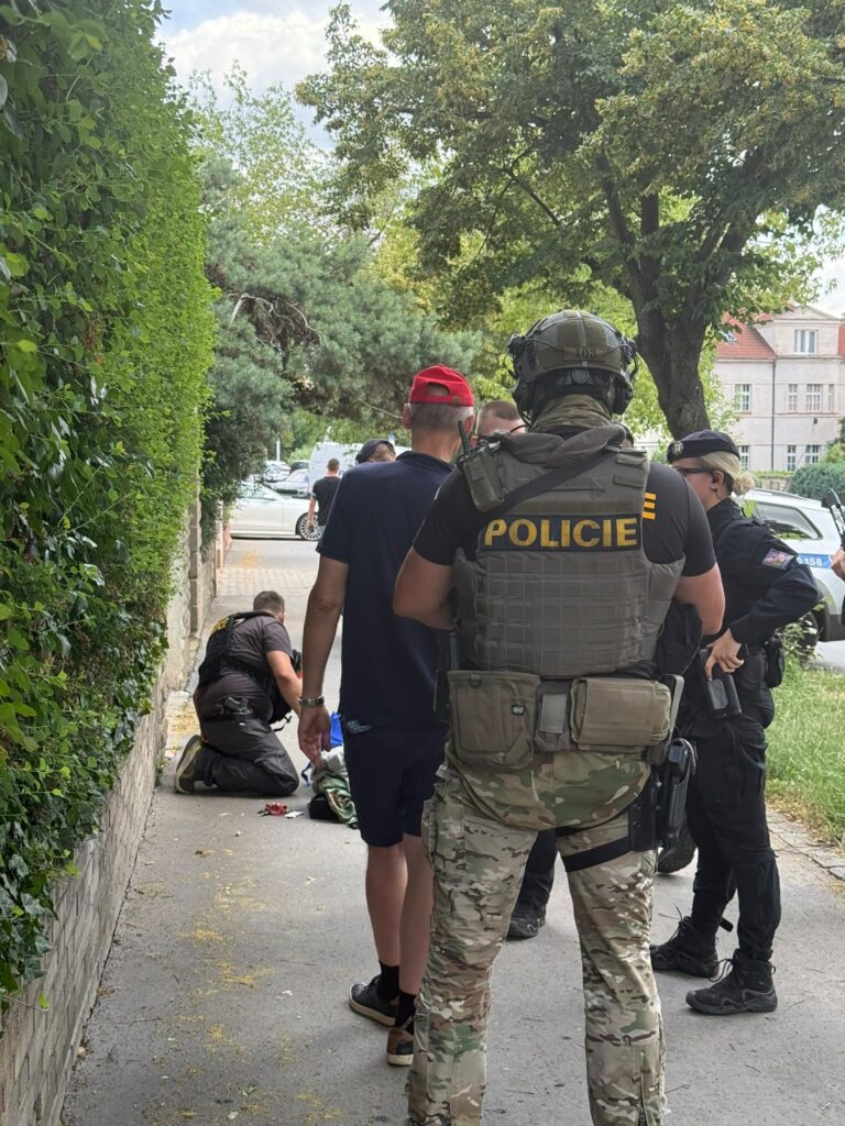 policie-zadrzela-v-prazskych-strasnicich-ozbrojeneho-muze