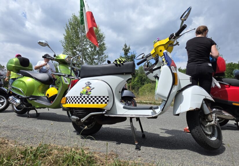 spanila_jizda_skutru_vespa