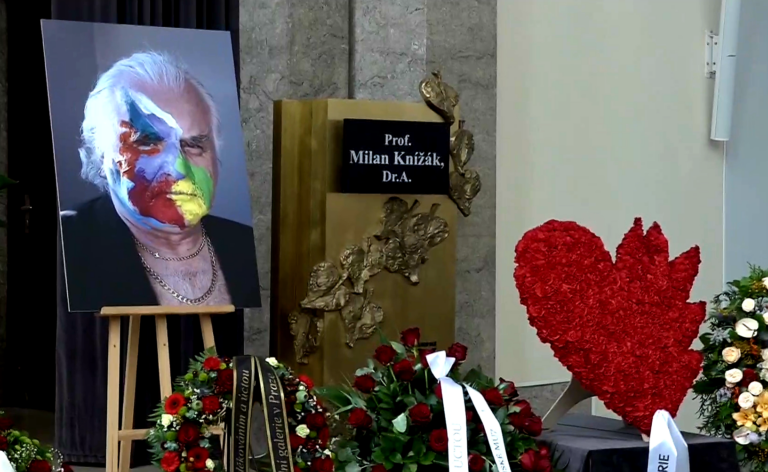 v-praze-se-lide-rozloucili-s-milanem.knizakem