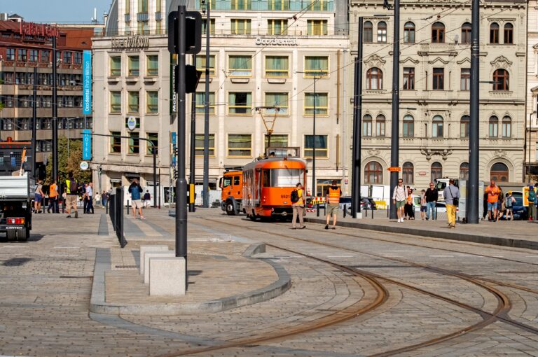tramvaj-se-po-46-letech-vratily-k-narodnimu-muzeu